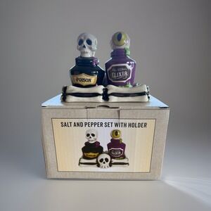 Cracker Barrel Halloween Skull Eyeball Poison Set Salt And Pepper With Holder‎